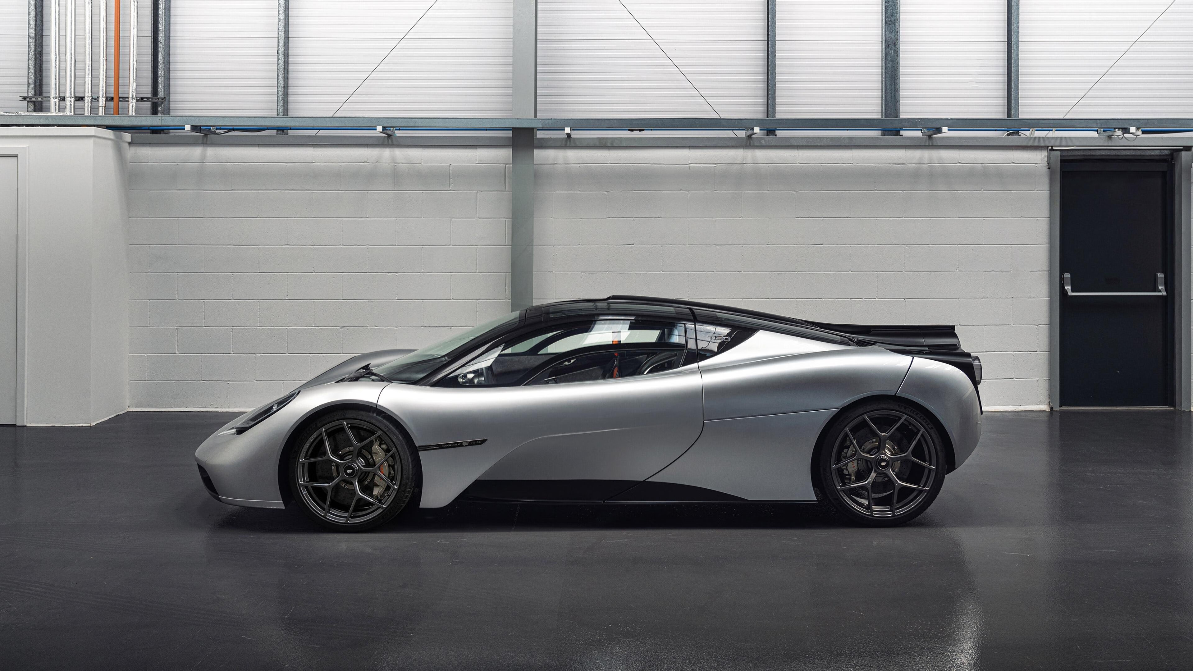 热刺主打速度优势拉开防线缺口,热刺打的是什么阵型